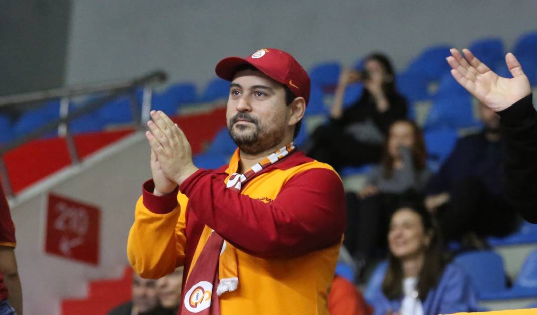 Galatasaray taraftarının çabası yetmedi. Sarı-kırmızılılar 3-1 mağlup oldu 11